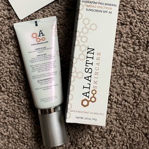 Alastin hydratint sunscreen